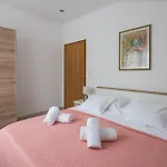 Kristina 아파트