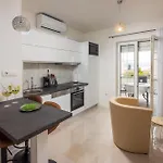 Kristina 아파트 트로기르