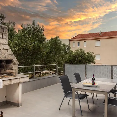 Kristina * 特罗吉尔